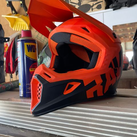 cross/skuter hjelm