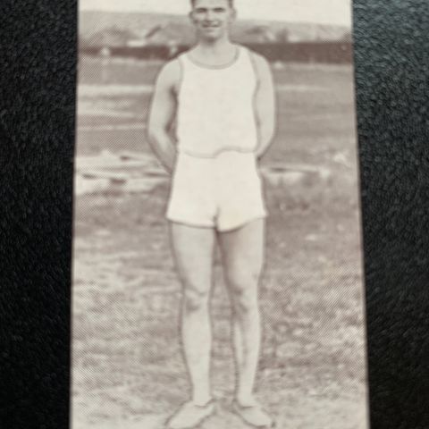 Helge Opaker Årnes 100 meter friidrett sigarettkort 1930 Tiedemanns Tobak