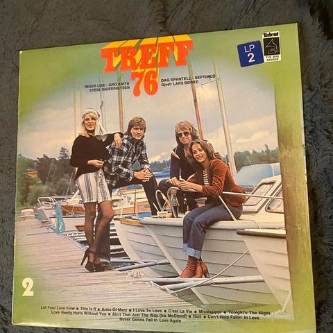 VINYLSAMLING MED PÅ-TREFF-MED FRA 1970-TALLET I STRØKEN TILSTAND