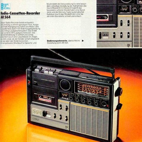 Philips radio med kassettspiller.