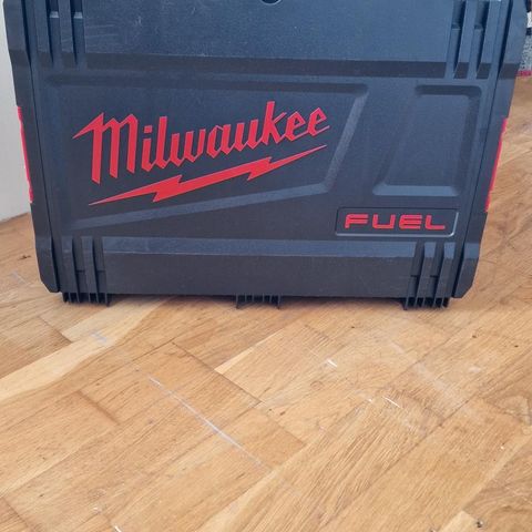 Milwaukee muttertrekker koffert selges
