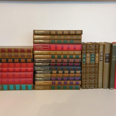 Ulike bøker fra Bokklubben, alle utgitt på 70-tallet