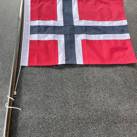 Båtflagg 65 cm / flaggstang 90 cm i syrefast stål (for nedfelling)