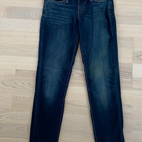 Levis bukse modell slight Curve str 25