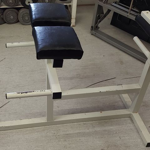 Hyperextension bench