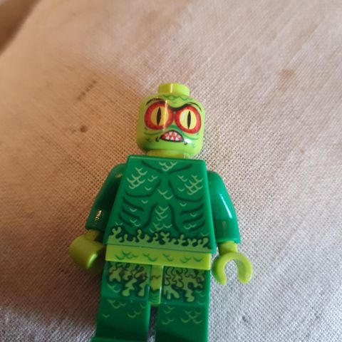 Lego minifigur swampthing