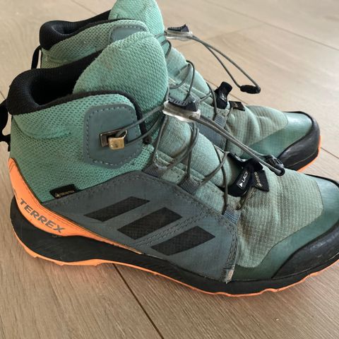 Adidas Terrex Mid str 35,5