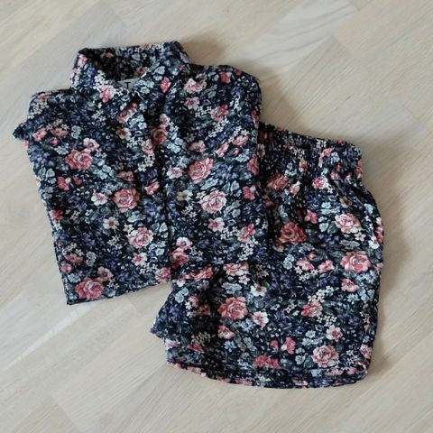 Blomstersett - shorts og skjorte