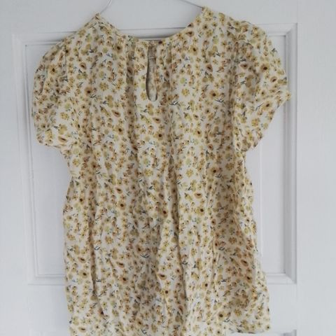 Gul l blomstrete topp fra Lindex, Holly & White ECO