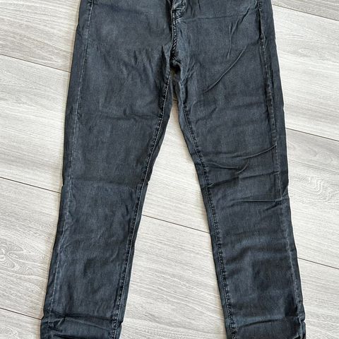 Perfect jeans Gina tricot svarte jeans str 36. god stretch!