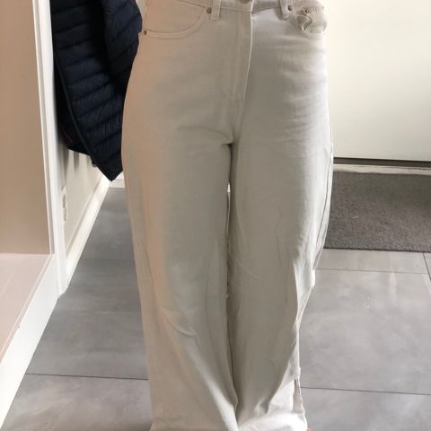 Hvit jeans denim high waist med sleng til dame str S fra Gina Tricot