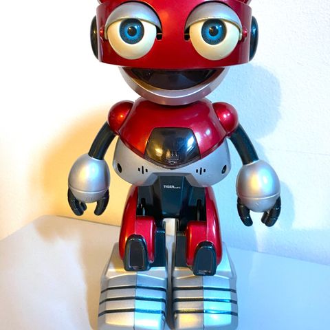 Ottobot robot m/stemme og bevegelser fra 2001