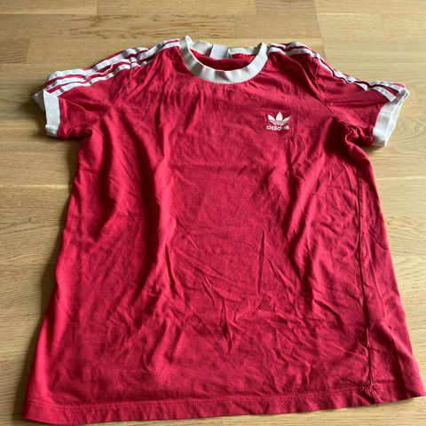 Adidas t-skjorte