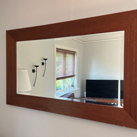 Fint speil i brun ramme