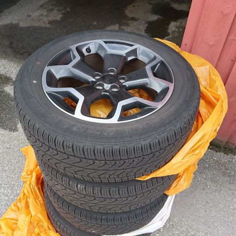 Komplette sommerdekk 225/55 R17