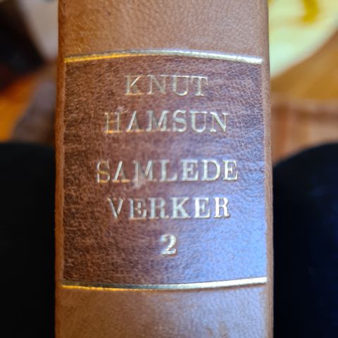 KNUT HAMSUN. SAMLEDE VERKER I SKINN