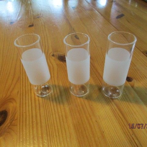 3 smale glass