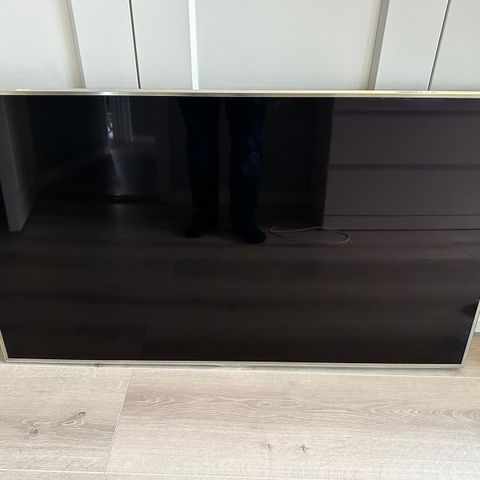 Samsung UE46D8005 smart TV m/ veggfeste selges rimelig!
