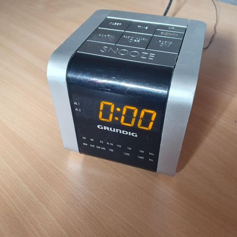 Grundig Sonoclock 560 Retro Klokke