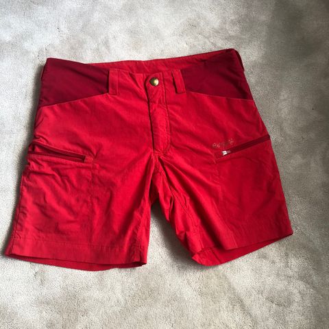 Rød Bergans-shorts (Jente ) Størrelse Small