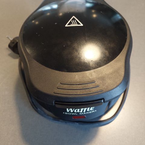 Waffle bowl maker