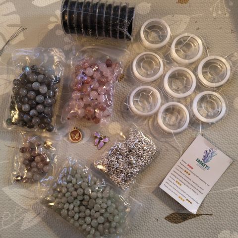 Diverse FADKEYS  crystal beads + tilbehør