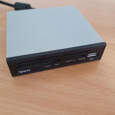 Apacer multi minnekortleser (Card Reader) og USB for 2.5" brønn