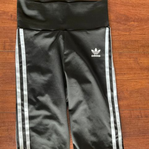 Ny Adidas treningsshorts