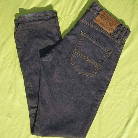 Zara svarte jeans str 42 (ca W31 L33)