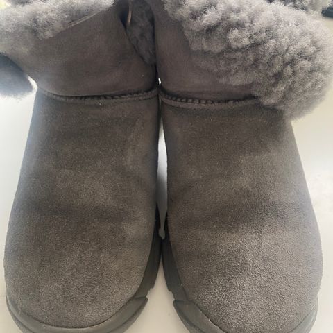 Vintersko til jente. UGG-inspirert design, str. 35.5