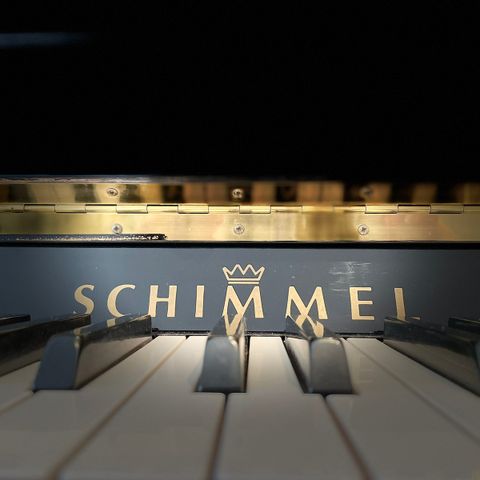 Flott Schimmel Konzert 125-DP med Twin Tone Schimmel silent system.