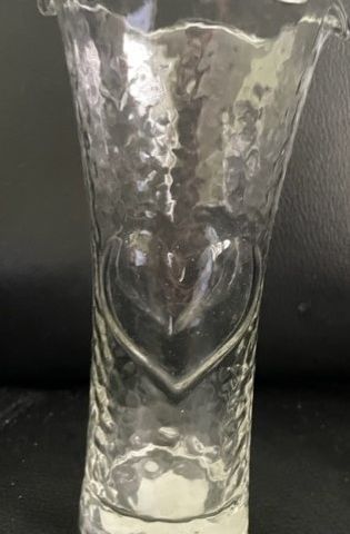 Glass vase med hjerter