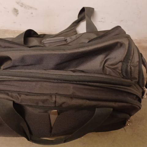 Kabinbag/ Bag fra "DELSY" med 2 hjul for kr. 200