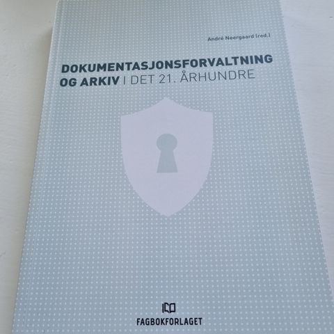 Dokumentasjonsforvaltning og arkiv i det 21.århundre. Andre Neergaard.
