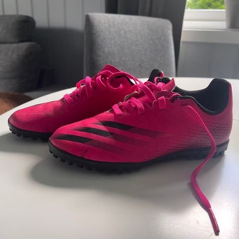 Adidas fotballsko str 32