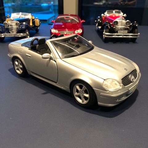 1/18 Modell bil Mercedes SLK  Første utgaven uten tak.