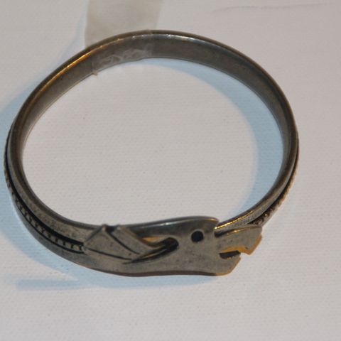 Dragehode armring metall