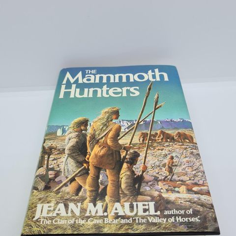 The Mammoth Hunters - Jean M. Auel