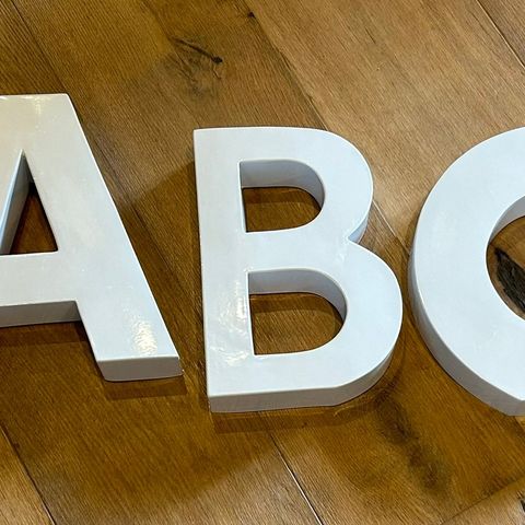 Metall bokstaver ABC