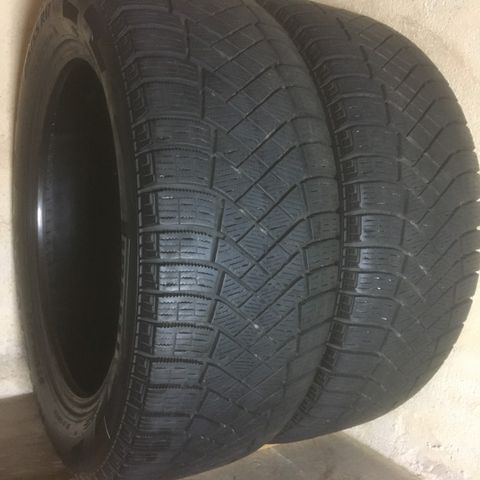 PIRELLI ICE ZERO 215/55R17 PIGGFRIE VINTERDEKK SELGES.