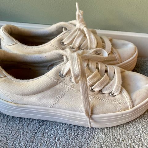 Hvite platå sko, pent brukt