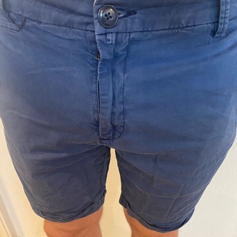 Blå shorts/Bermudashorts i svalt bomull/chinos-stoff Størrelse M