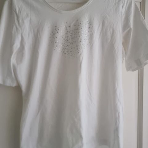 T-skjorte/topp, hvit med blinghjerte