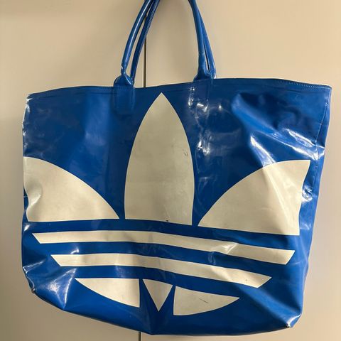 Veske fra Adidas og H&M