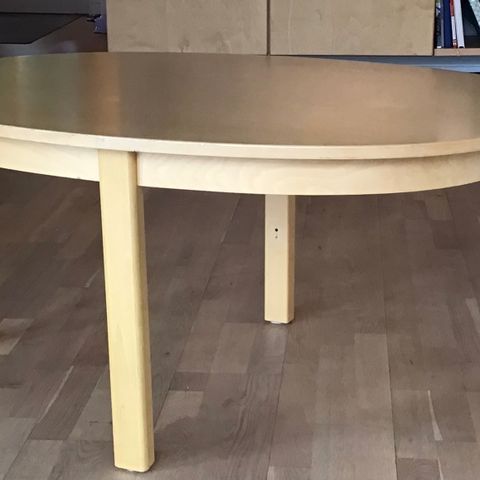 Pent brukt bord «Stockholm»  i bjørk fra IKEA