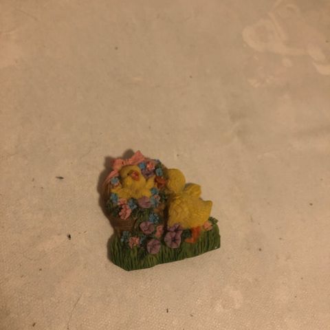 Magnet kyllinger i blomsterkurv