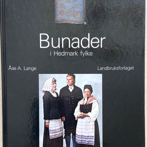 Bunader i Hedmark fylke. Åse A. Lange, Oslo 1980.