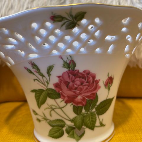 Firkløveren Rose vase selges for 300 kr