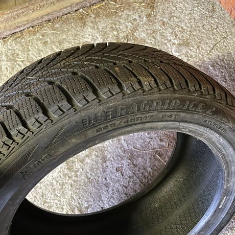 Dekk vinter 225/45R17 og sommer 255/40R19