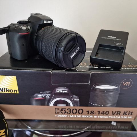 Nikon D5300 + 18-140 VR f/3.5-5.6